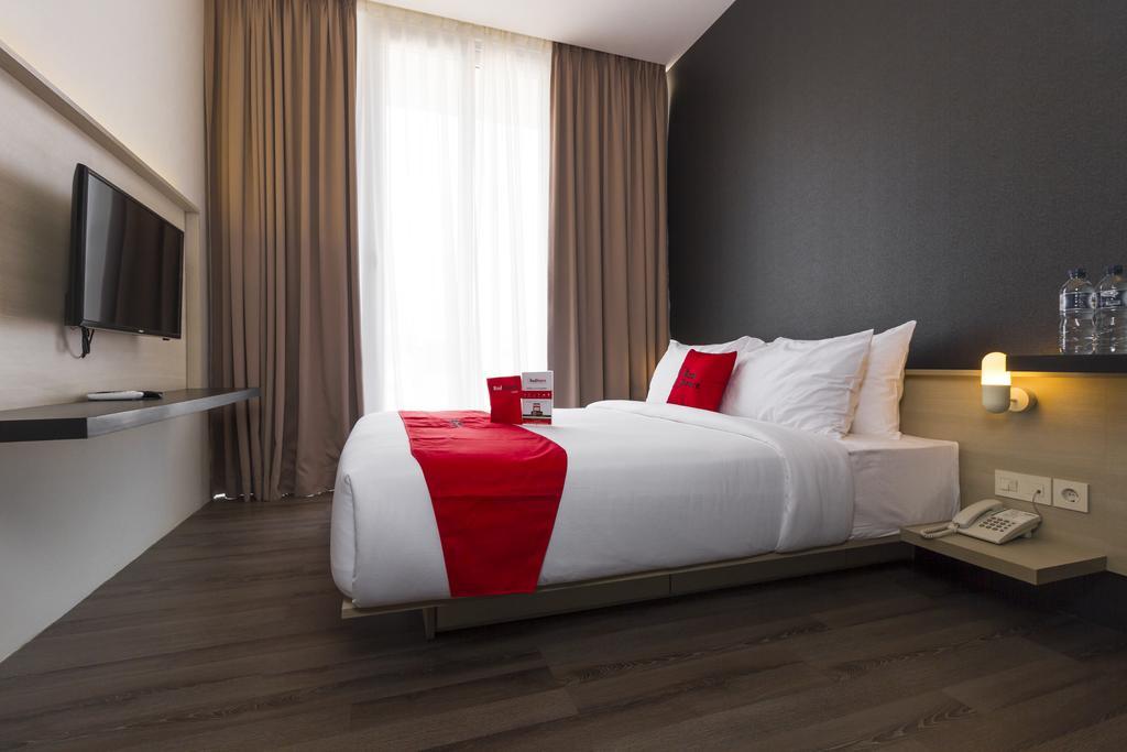 Reddoorz Near Perbanas Rumah tetamu 3*